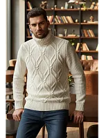 Свитер с горлом теплый шерстяной